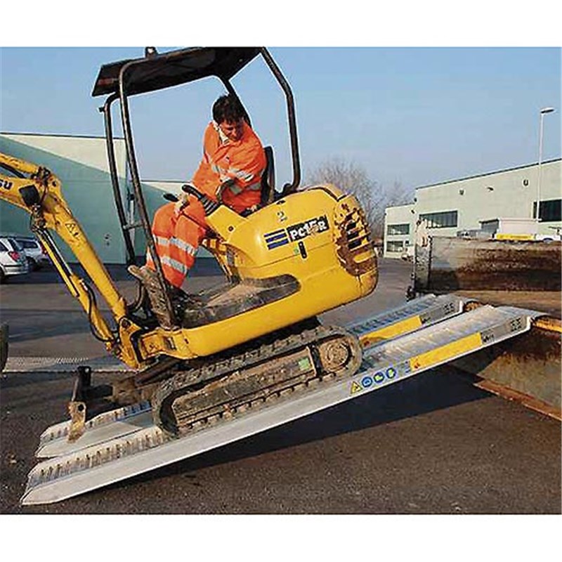 Straight 3.5m H/duty Aluminium Loading Ramps - C125.35.410, 1 pair (3,560kg)